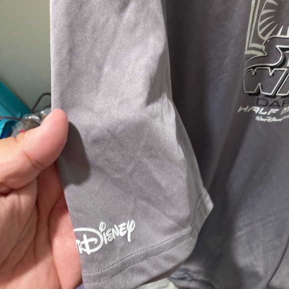 2018 WALT DISNEY WORLD Star Wars Dark Side HALF Marathon shirt size L Grey EUC - Picture 6 of 8